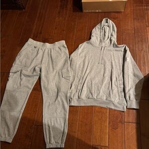 ALO Yoga cargo Gray Sweatpants & hoodie